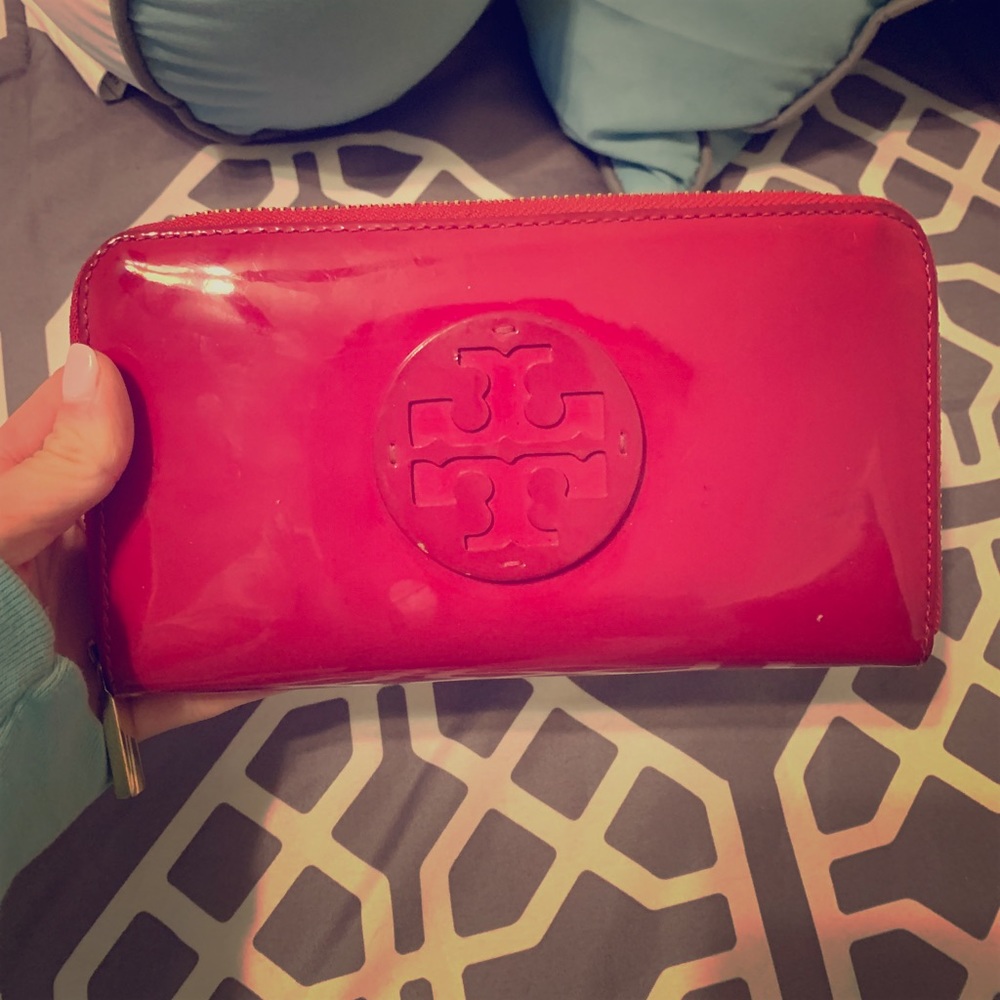 Hot pink patent leather Tory Burch wallet